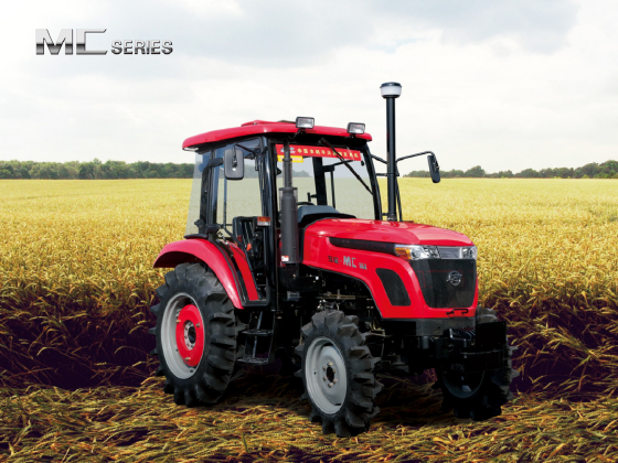 El nuevo tractor de la serie mc454 tiene una fuerte potencia y un buen rendimiento en el campo de arroz.